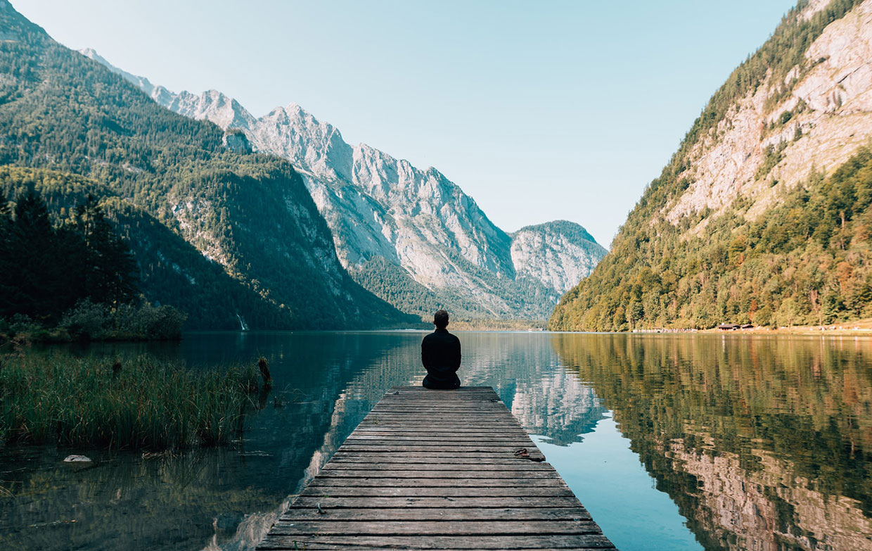 Quisque finibus feugiat leo 1 Man sitting on grey dock